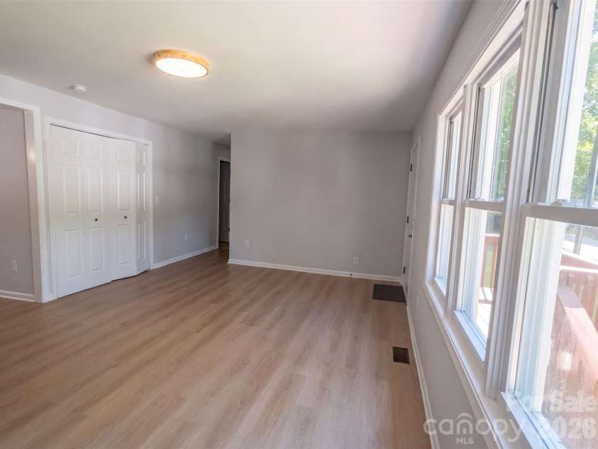 915 Kenham Place, Lenoir, NC 28645.  MLS# CAR4409318, YatesRealty ID 41336. 
