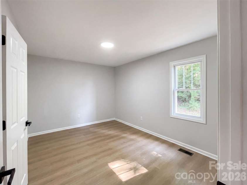 915 Kenham Place, Lenoir, NC 28645.  MLS# CAR4409318, YatesRealty ID 41336. 