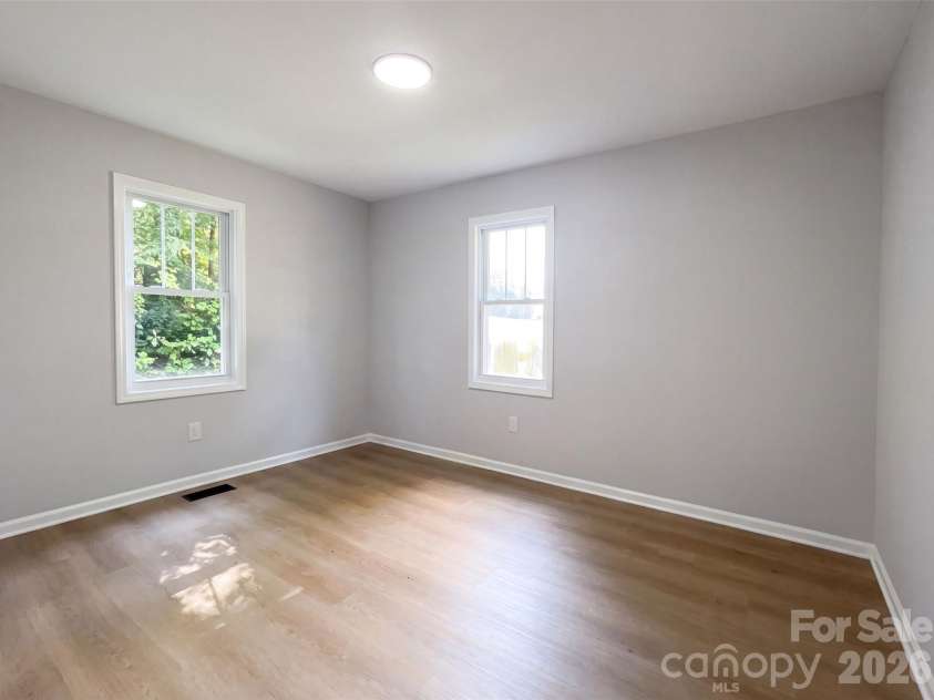 915 Kenham Place, Lenoir, NC 28645.  MLS# CAR4409318, YatesRealty ID 41336. 