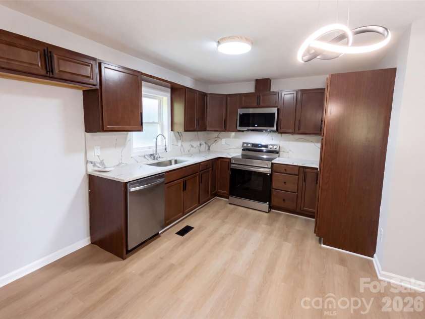 915 Kenham Place, Lenoir, NC 28645.  MLS# CAR4409318, YatesRealty ID 41336. 