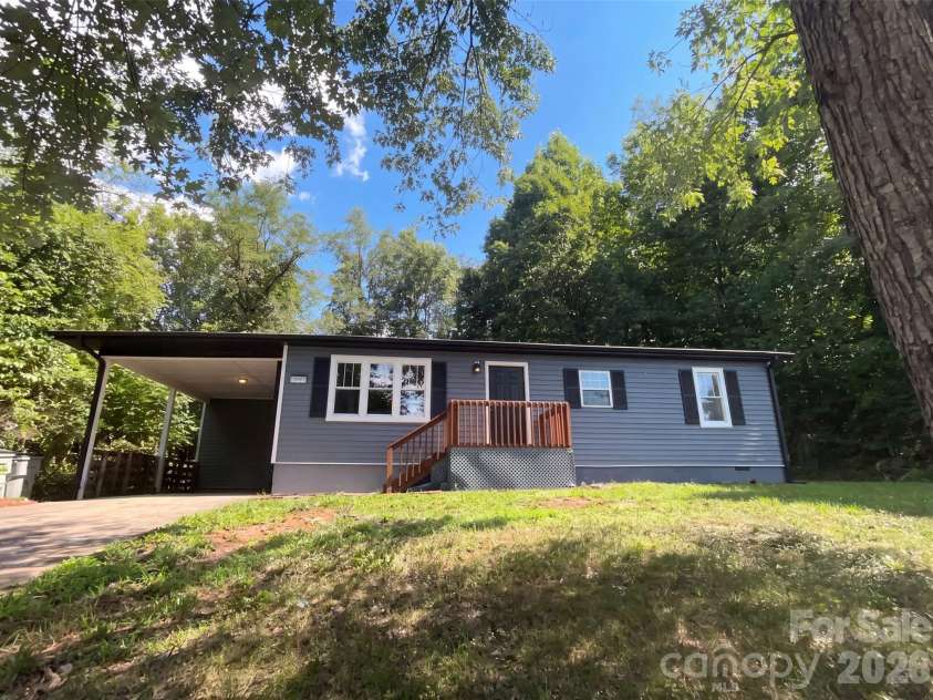 915 Kenham Place, Lenoir, NC 28645.  MLS# CAR4409318, YatesRealty ID 41336. 