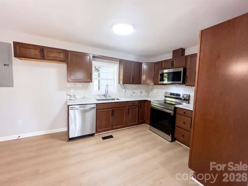 915 Kenham Place, Lenoir, NC 28645.  MLS# CAR4409318, YatesRealty ID 41336. Staged Photo