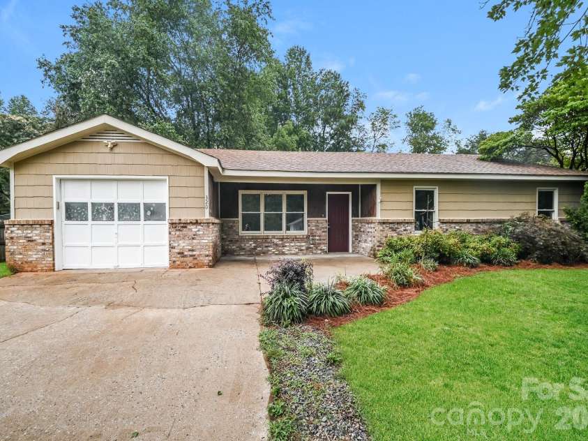 320 Aqua Drive, Forest City, NC 28043.  MLS# CAR4409702, YatesRealty ID 41337. 