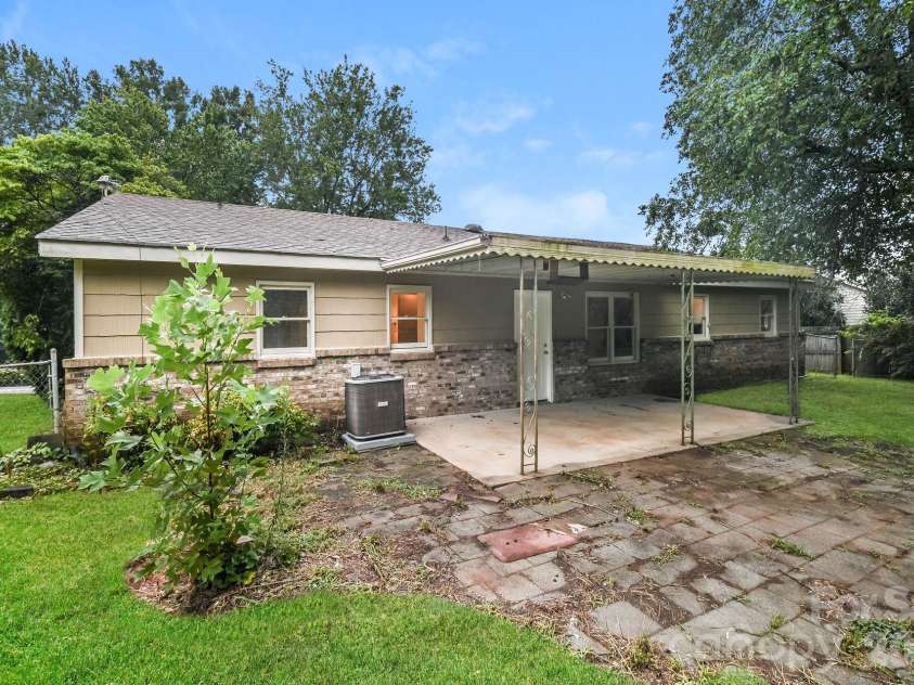 320 Aqua Drive, Forest City, NC 28043.  MLS# CAR4409702, YatesRealty ID 41337. 