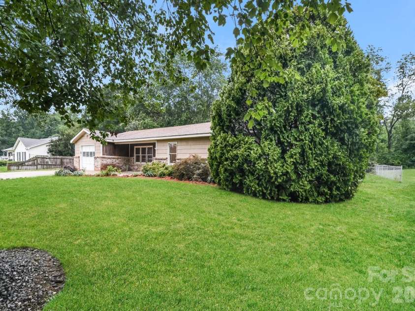 320 Aqua Drive, Forest City, NC 28043.  MLS# CAR4409702, YatesRealty ID 41337. 