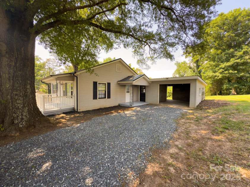 608 11th Street, Newton, NC 28658.  MLS# CAR4275606, YatesRealty ID 41338. 