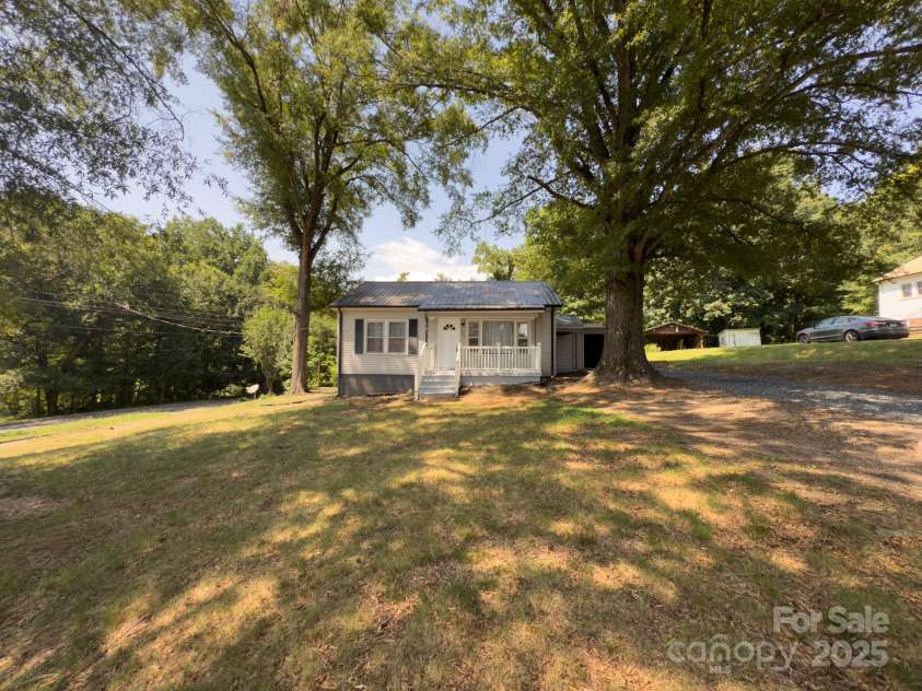 608 11th Street, Newton, NC 28658.  MLS# CAR4275606, YatesRealty ID 41338. 