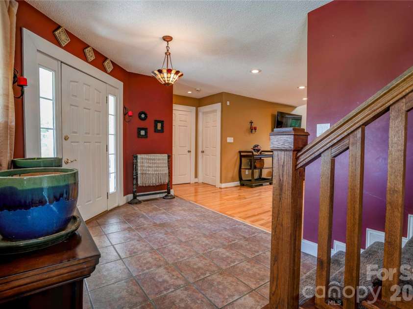 2424 Olan Drive, Shelby, NC 28152.  MLS# CAR4395508, YatesRealty ID 41339. Foyer