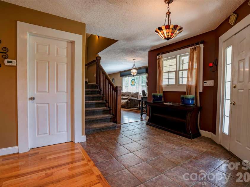 2424 Olan Drive, Shelby, NC 28152.  MLS# CAR4395508, YatesRealty ID 41339. Foyer