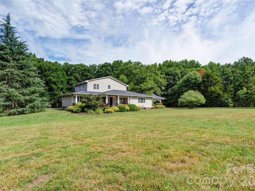 2424 Olan Drive, Shelby, NC 28152.  MLS# CAR4395508, YatesRealty ID 41339. Front Left