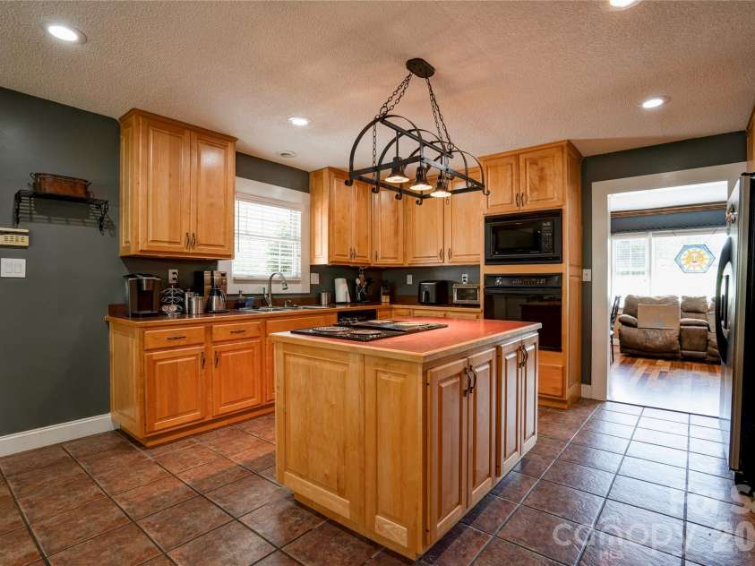 2424 Olan Drive, Shelby, NC 28152.  MLS# CAR4395508, YatesRealty ID 41339. Kitchen
