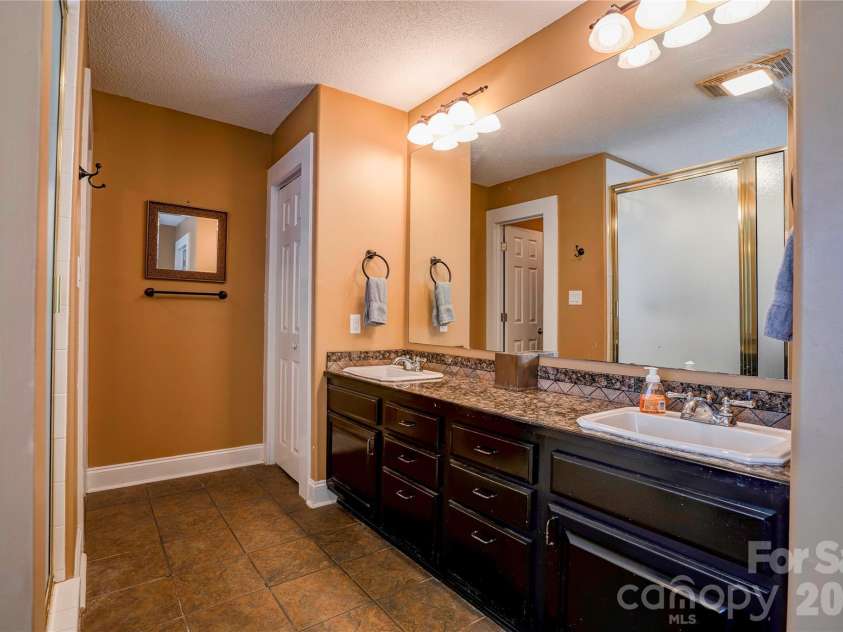 2424 Olan Drive, Shelby, NC 28152.  MLS# CAR4395508, YatesRealty ID 41339. Primary Bath