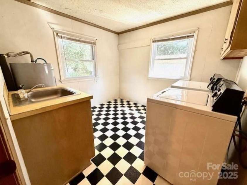 102 Aderholdt Road, Bessemer City, NC 28016.  MLS# CAR4309253, YatesRealty ID 4134. 