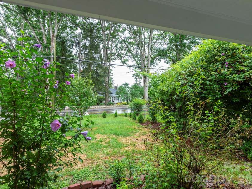 732 Fairview Road, Asheville, NC 28803.  MLS# CAR4407474, YatesRealty ID 41340. 