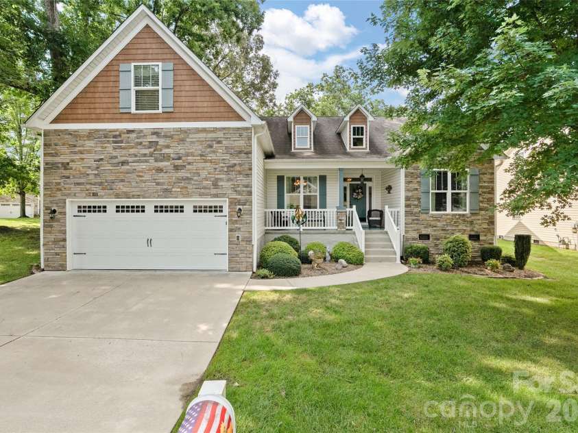 64 Eagle Pointe Way, Flat Rock, NC 28731.  MLS# CAR4408139, YatesRealty ID 41341. 