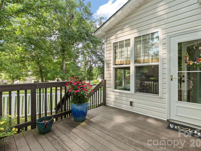 64 Eagle Pointe Way, Flat Rock, NC 28731.  MLS# CAR4408139, YatesRealty ID 41341. 