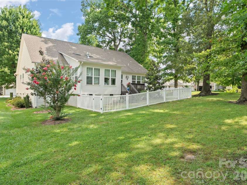 64 Eagle Pointe Way, Flat Rock, NC 28731.  MLS# CAR4408139, YatesRealty ID 41341. 