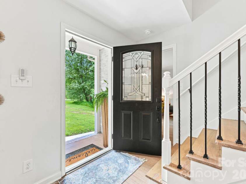 1450 Old Coach Road, Kernersville, NC 27284.  MLS# CAR4408198, YatesRealty ID 41342. 