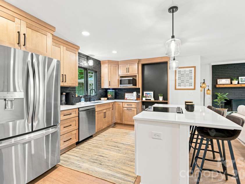 1450 Old Coach Road, Kernersville, NC 27284.  MLS# CAR4408198, YatesRealty ID 41342. 