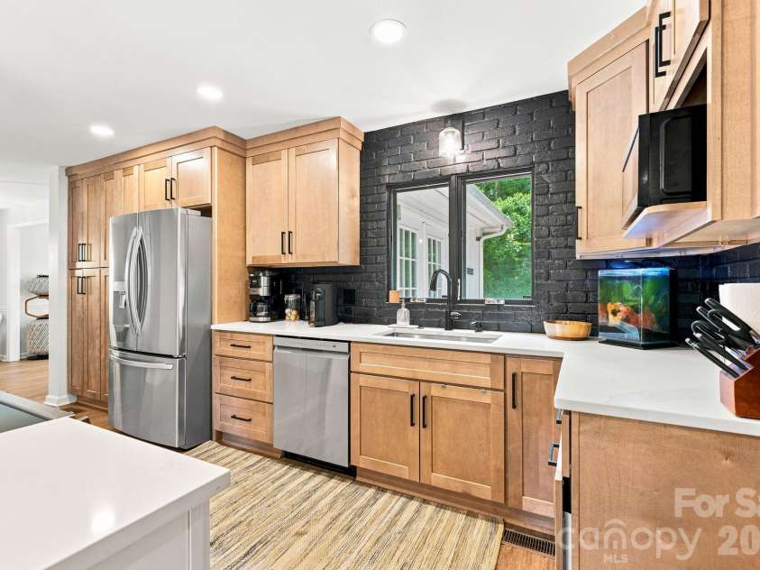 1450 Old Coach Road, Kernersville, NC 27284.  MLS# CAR4408198, YatesRealty ID 41342. 