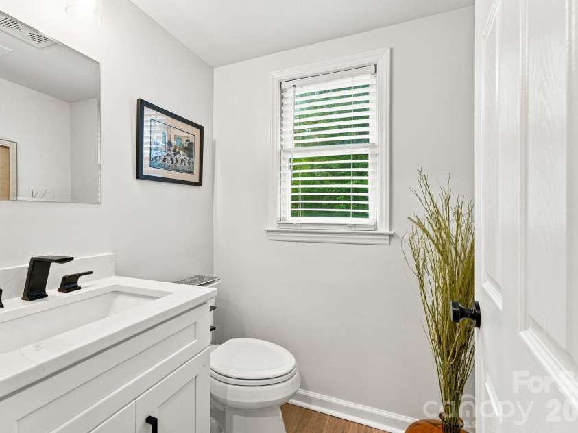 1450 Old Coach Road, Kernersville, NC 27284.  MLS# CAR4408198, YatesRealty ID 41342. 