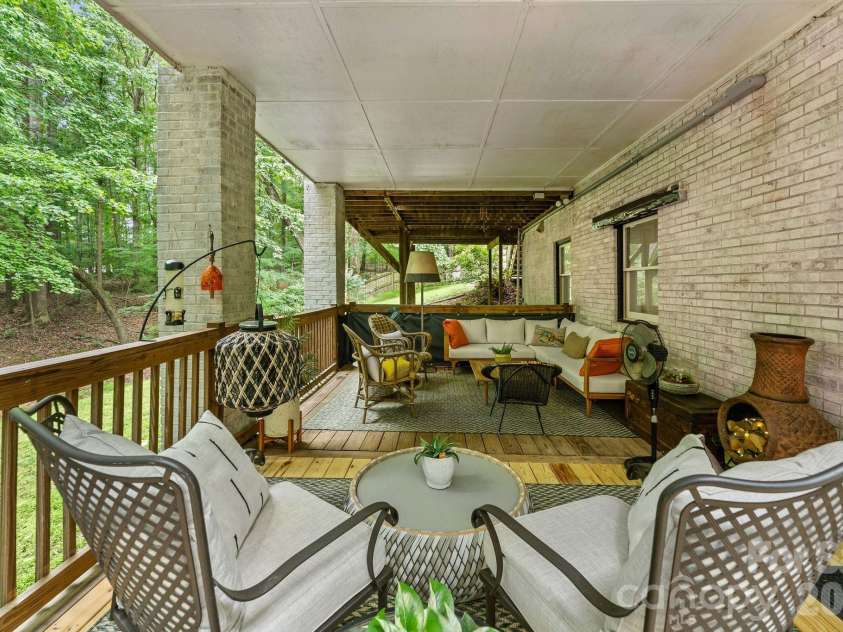 1450 Old Coach Road, Kernersville, NC 27284.  MLS# CAR4408198, YatesRealty ID 41342. 