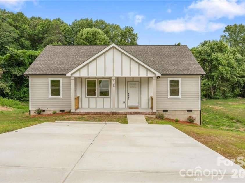 126 Aspen Street, Yadkinville, NC 27055.  MLS# CAR4417887, YatesRealty ID 41343. 