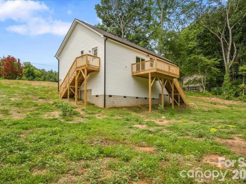 126 Aspen Street, Yadkinville, NC 27055.  MLS# CAR4417887, YatesRealty ID 41343. 