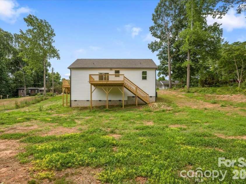 126 Aspen Street, Yadkinville, NC 27055.  MLS# CAR4417887, YatesRealty ID 41343. 