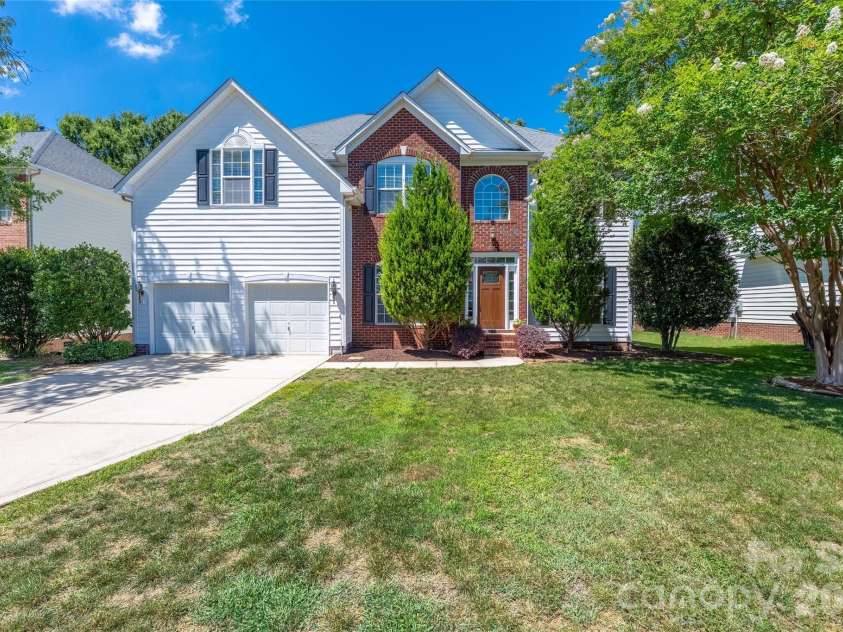 211 Alnwick Lane, Waxhaw, NC 28173.  MLS# CAR4394818, YatesRealty ID 41344. 