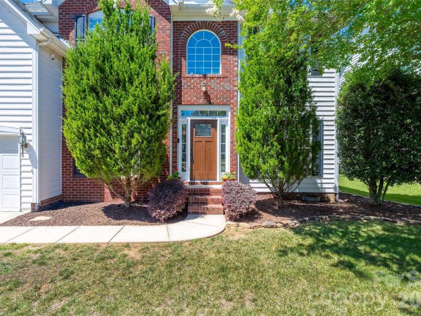 211 Alnwick Lane, Waxhaw, NC 28173.  MLS# CAR4394818, YatesRealty ID 41344. 