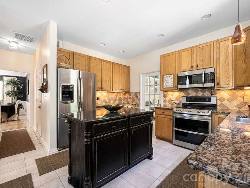 211 Alnwick Lane, Waxhaw, NC 28173.  MLS# CAR4394818, YatesRealty ID 41344. 
