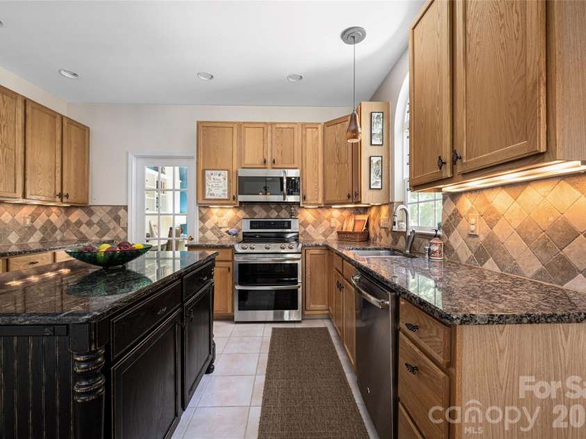 211 Alnwick Lane, Waxhaw, NC 28173.  MLS# CAR4394818, YatesRealty ID 41344. 