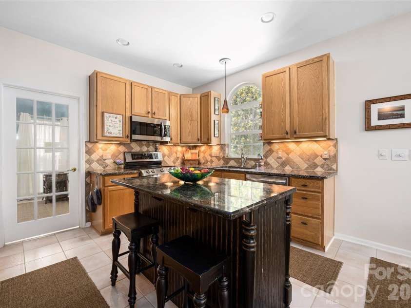 211 Alnwick Lane, Waxhaw, NC 28173.  MLS# CAR4394818, YatesRealty ID 41344. 