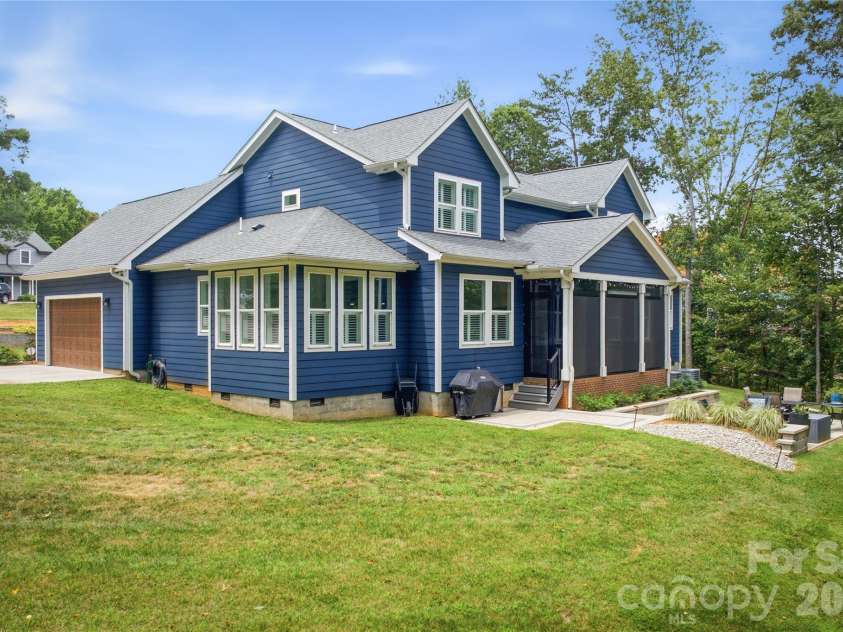 4820 Glen Hollow Lane, Hickory, NC 28601.  MLS# CAR4406344, YatesRealty ID 41347. 