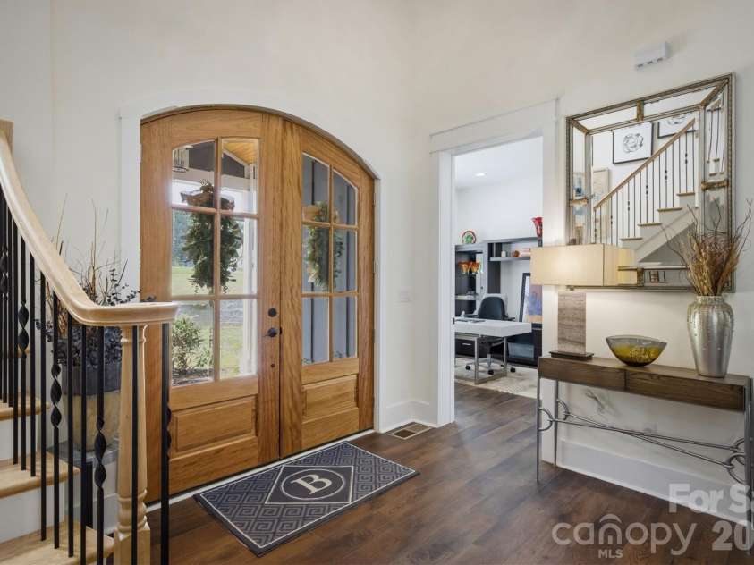 4820 Glen Hollow Lane, Hickory, NC 28601.  MLS# CAR4406344, YatesRealty ID 41347. 