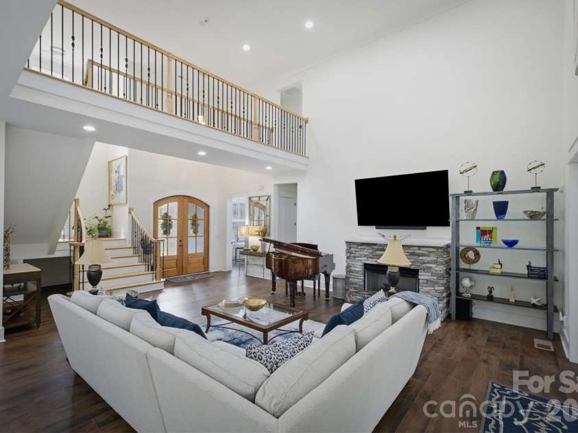 4820 Glen Hollow Lane, Hickory, NC 28601.  MLS# CAR4406344, YatesRealty ID 41347. 