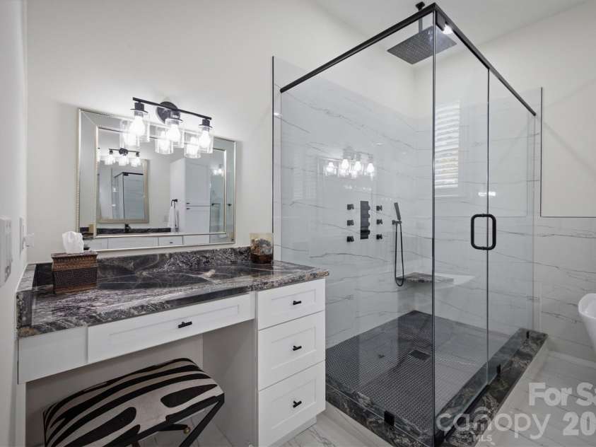 4820 Glen Hollow Lane, Hickory, NC 28601.  MLS# CAR4406344, YatesRealty ID 41347. 