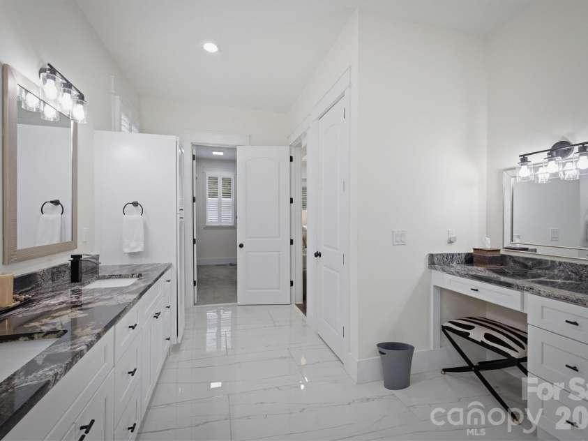 4820 Glen Hollow Lane, Hickory, NC 28601.  MLS# CAR4406344, YatesRealty ID 41347. 