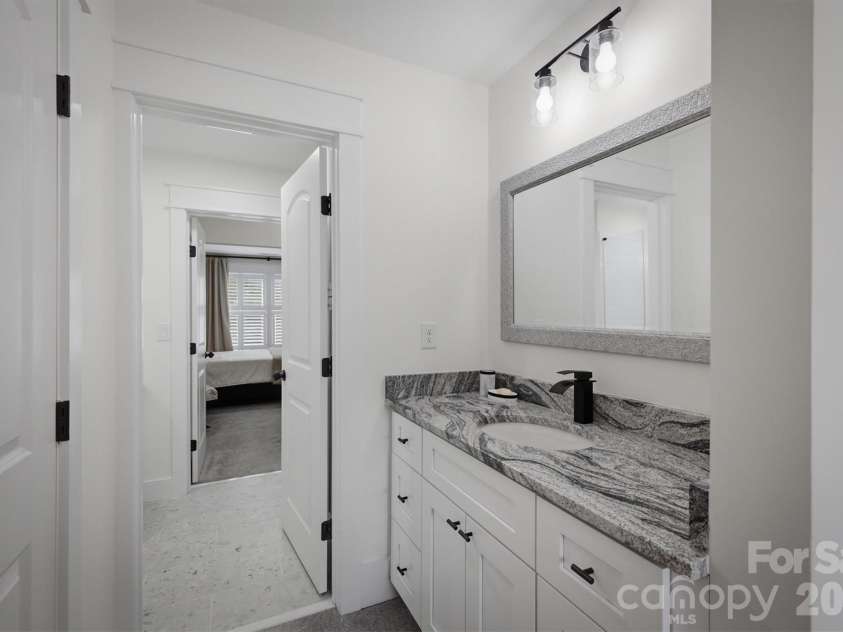 4820 Glen Hollow Lane, Hickory, NC 28601.  MLS# CAR4406344, YatesRealty ID 41347. 