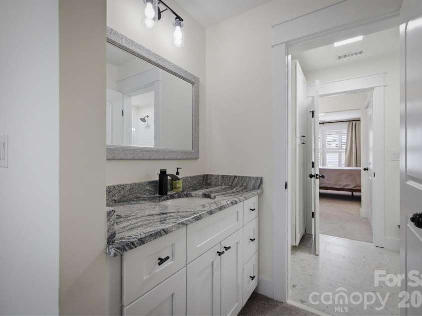 4820 Glen Hollow Lane, Hickory, NC 28601.  MLS# CAR4406344, YatesRealty ID 41347. 