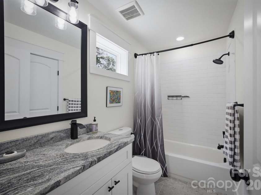 4820 Glen Hollow Lane, Hickory, NC 28601.  MLS# CAR4406344, YatesRealty ID 41347. 