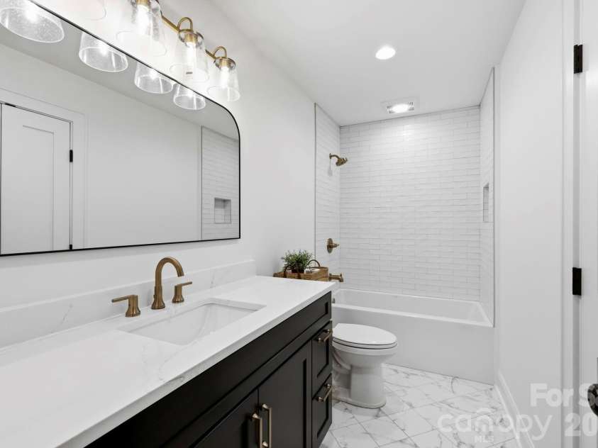 316 Big Raven Lane, Saluda, NC 28773.  MLS# CAR4374853, YatesRealty ID 41348. 2nd bath on main level