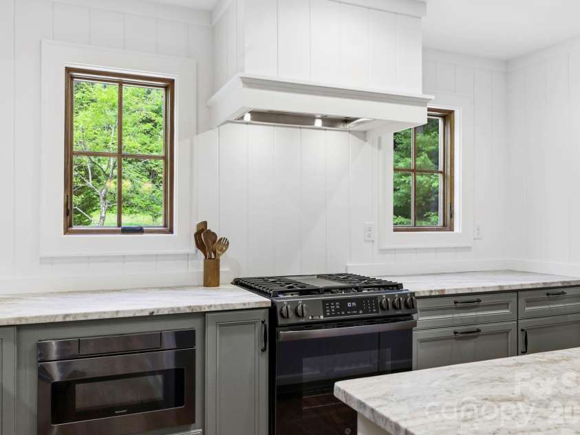 316 Big Raven Lane, Saluda, NC 28773.  MLS# CAR4374853, YatesRealty ID 41348. 