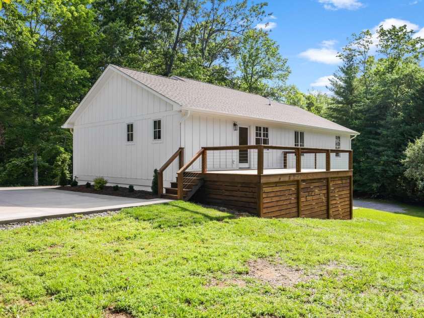316 Big Raven Lane, Saluda, NC 28773.  MLS# CAR4374853, YatesRealty ID 41348. 