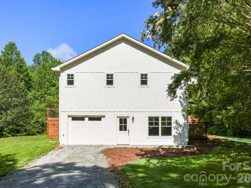 316 Big Raven Lane, Saluda, NC 28773.  MLS# CAR4374853, YatesRealty ID 41348. 