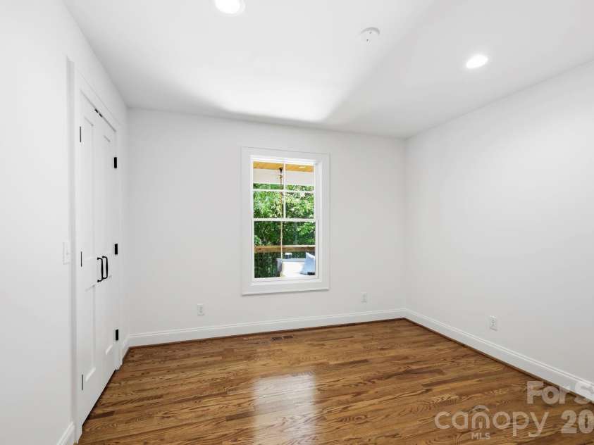 316 Big Raven Lane, Saluda, NC 28773.  MLS# CAR4374853, YatesRealty ID 41348. Bed room #1