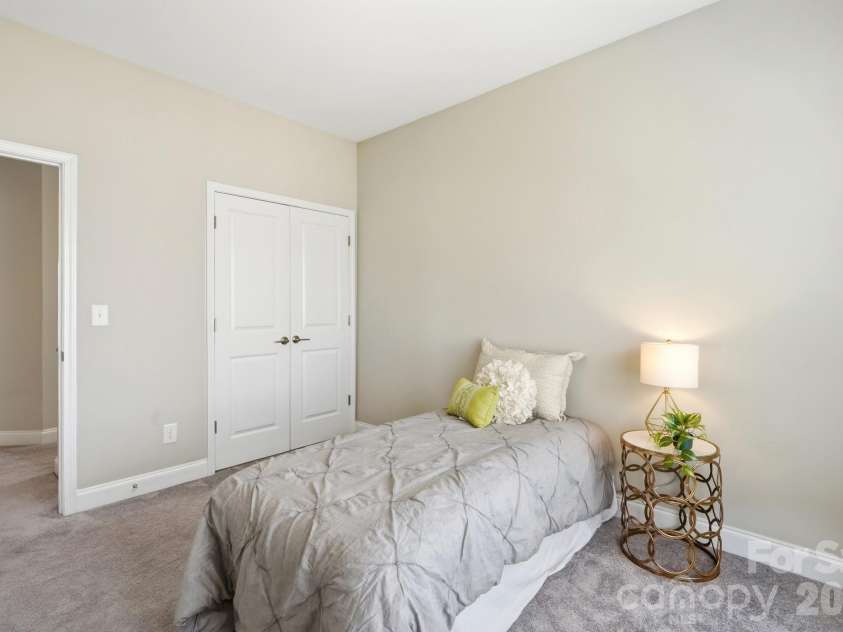 9406 Kings Parade Boulevard, Charlotte, NC 28273.  MLS# CAR4410774, YatesRealty ID 41349. 