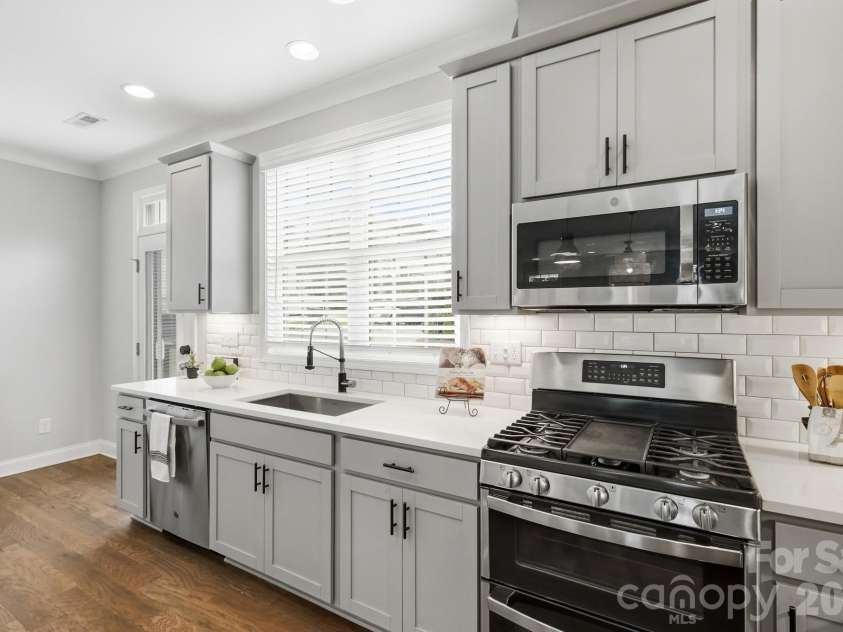 9406 Kings Parade Boulevard, Charlotte, NC 28273.  MLS# CAR4410774, YatesRealty ID 41349. A kitchen that's as functional as it is beautiful.