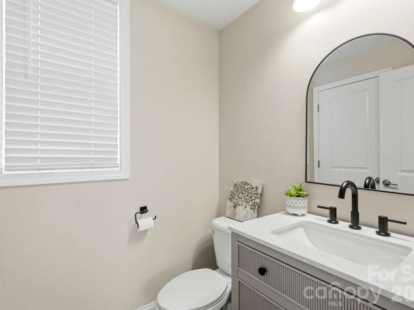 9406 Kings Parade Boulevard, Charlotte, NC 28273.  MLS# CAR4410774, YatesRealty ID 41349. Convenient main-level powder room for guests.